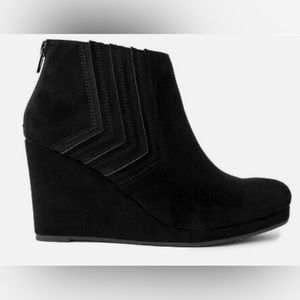 Sugar Juliette wedge booties size 9.